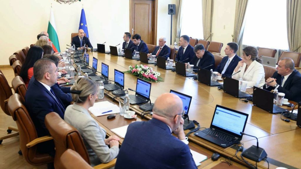 Радев: Философията на предишните управления води до неудържим ръст на разходите за сметка на дългове
