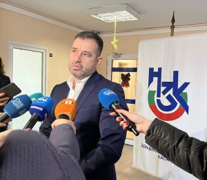 Проф. Момчил Мавров също подаде оставка като подуправител на НЗОК