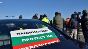 Транспортният бранш отложи планирания за понеделник национален протест заради среща с Румен Радев