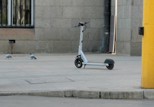 Жена е с опасност за живота след удар от електрическа тротинетка в Бургас