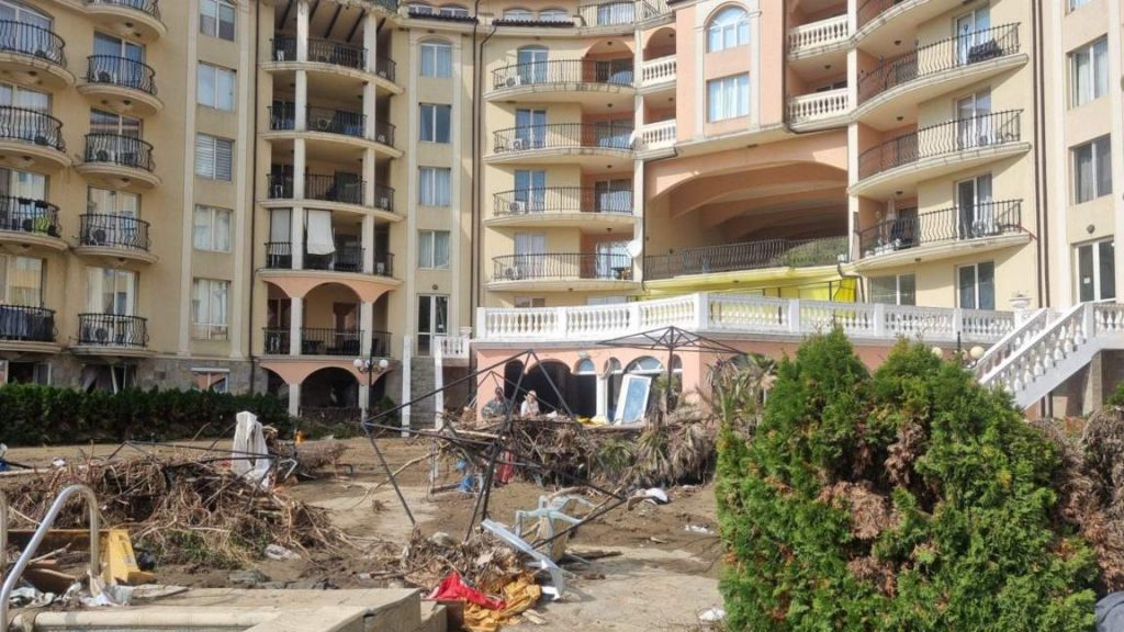 Строителният контрол проверява комплекс „Астория“ в „Елените“ след протест на собственици
