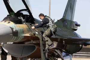 Стоянов намекна, че новите F-16 постоянно се развалят