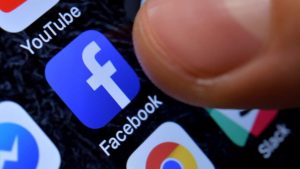 Facebook и Messenger се сринаха в десетки страни