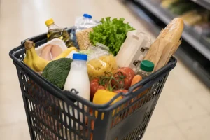 „Кошница с грижа“: кои основни храни ще поевтинеят с до 15%