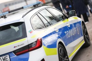 Непълнолетен загина, след като се вряза с кола в къща в Дупница