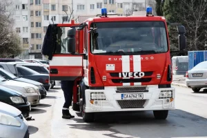 Двама пострадаха при пожар в изоставена къща в „Лозенец“