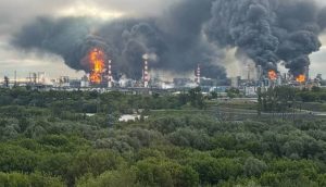 Украйна удари отново ключова рафинерия в Москва