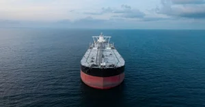 САЩ са помогнали на около 70 търговски кораба да преминат през Ормуз, съобщи „Ню Йорк таймс“