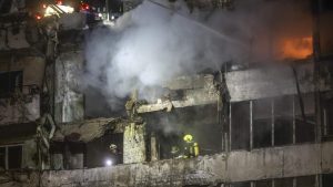 Най-малко деветима загинаха при масирана руска атака срещу Украйна