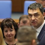 Управляващите мислят за съкращаване на майчинството