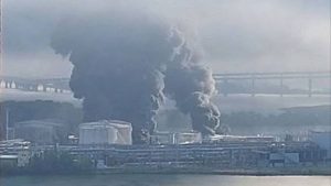 Масирана атака с украински дронове подпали нефтени терминали край Санкт Петербург