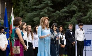 Йотова: България и Франция стоят рамо до рамо за отбраната и енергийната сигурност на Европа