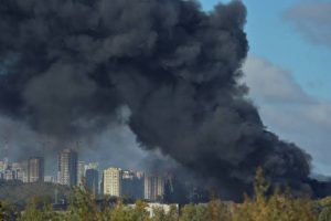Интензивна размяна на удари: Руски атаки срещу украински градове и мащабен украински удар по рафинерия в Самара