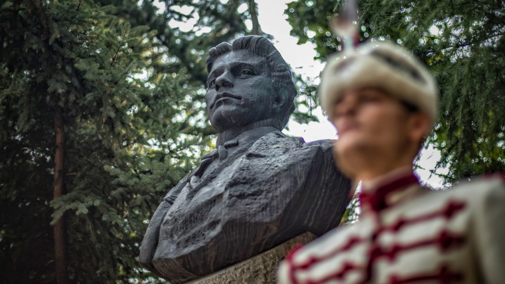 България прекланя глава пред Апостола: Карлово и цялата страна честват рождението на Левски