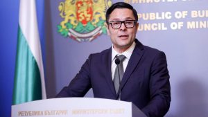 Държавата предприема антикризисни мерки за запазване на оперативния контрол върху дружествата от групата на „Лукойл“
