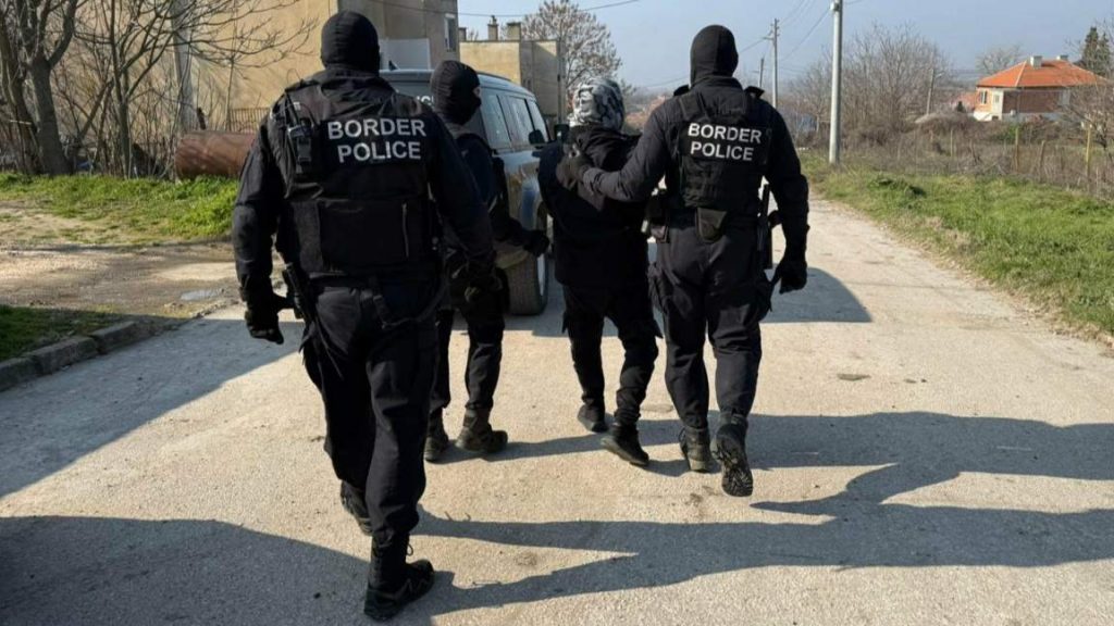 Гранична полиция и Европол разбиха мощна мрежа за трафик на мигранти през България