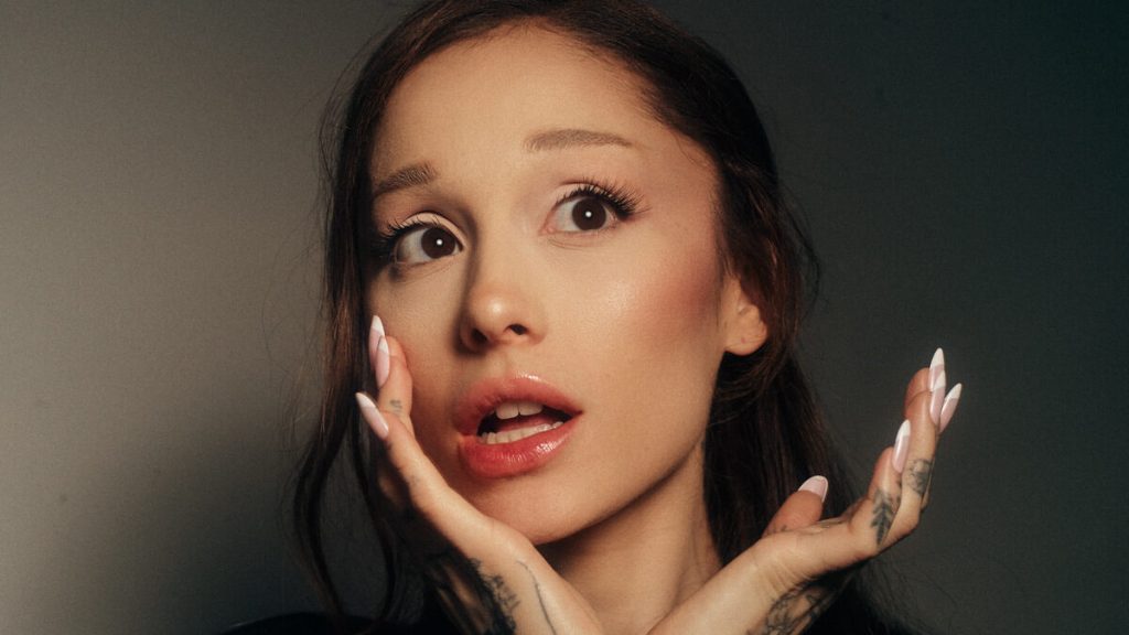 Ариана Гранде издаде осмия си студиен албум „Petal“