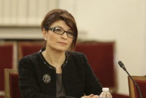 Десислава Атанасова отрече да е пътувала до Дубай с Делян Пеевски
