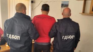 Трима задържани в Якоруда при акция на ГДБОП