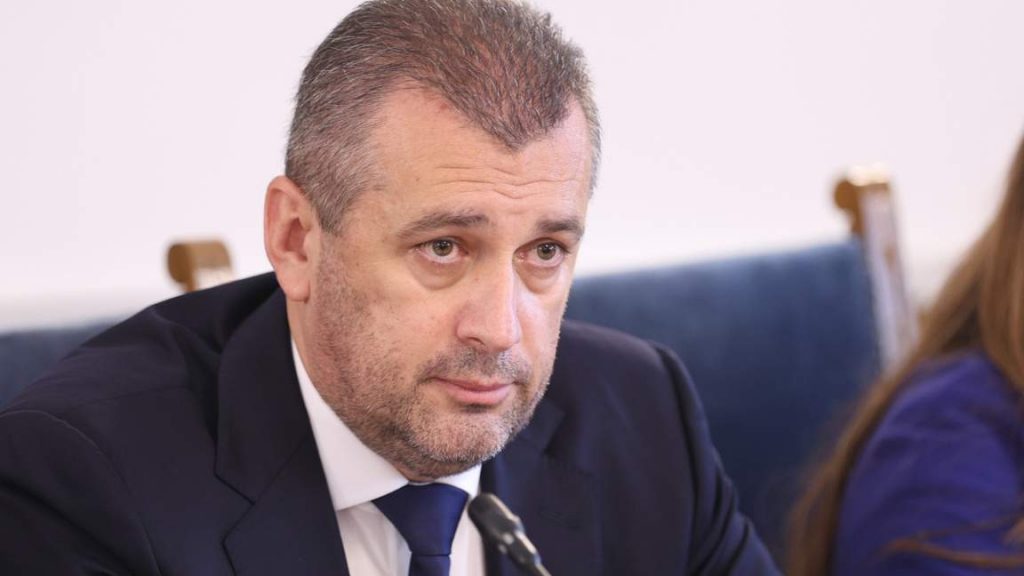 Държавни дружества с милионни задължения, но пък и с огромни заплати