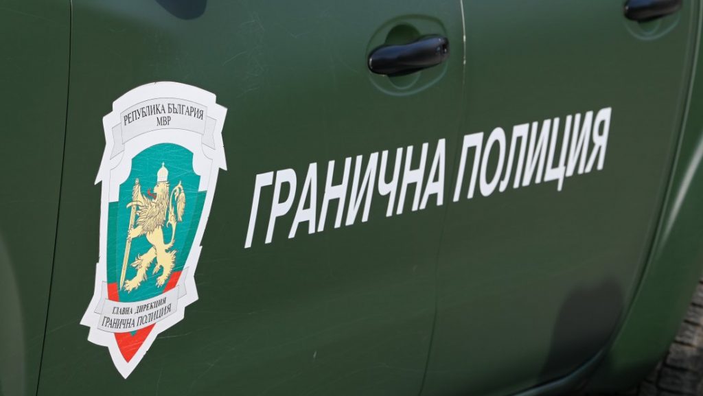 Десет души са задържани при операция срещу схема за рент-а-кар измами
