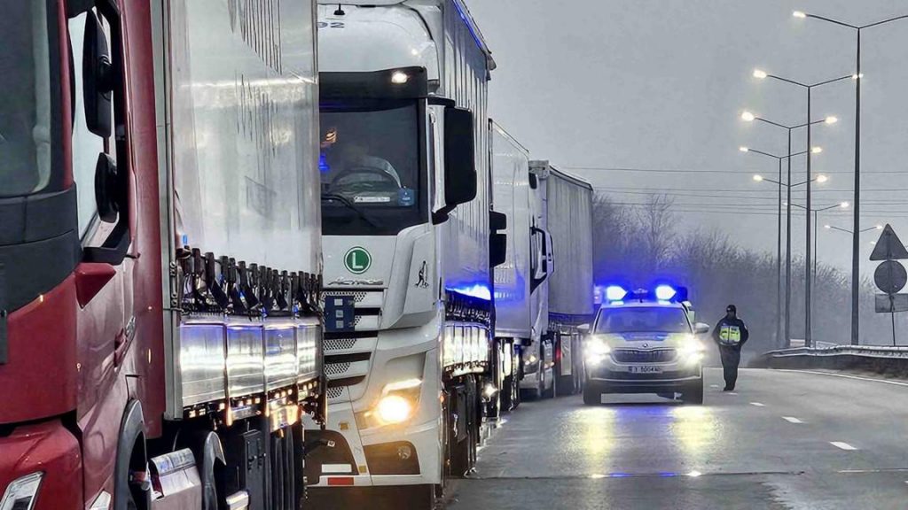Катастрофа на ТИР с камион затвори Северната скоростна тангента в София
