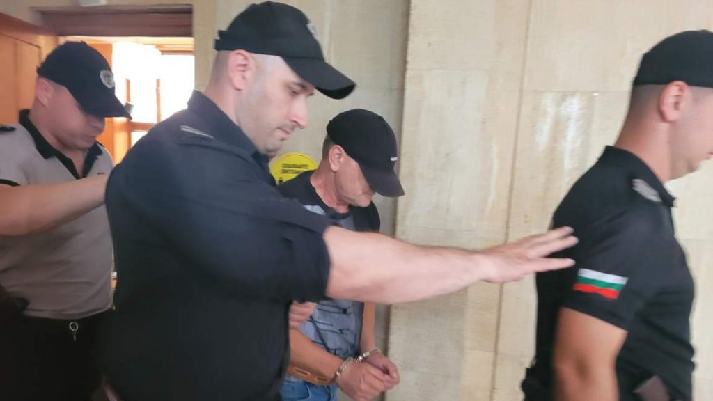 Шофьорът на ТИР-а от катастрофата на АМ „Тракия“ остава в ареста