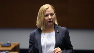 Надежда Йорданова критикува кабинета за самолетите в „Безмер“ и визите за САЩ