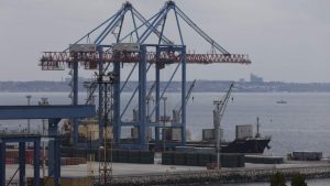 Жертвите при руския удар по кораб край Одеса станаха 10
