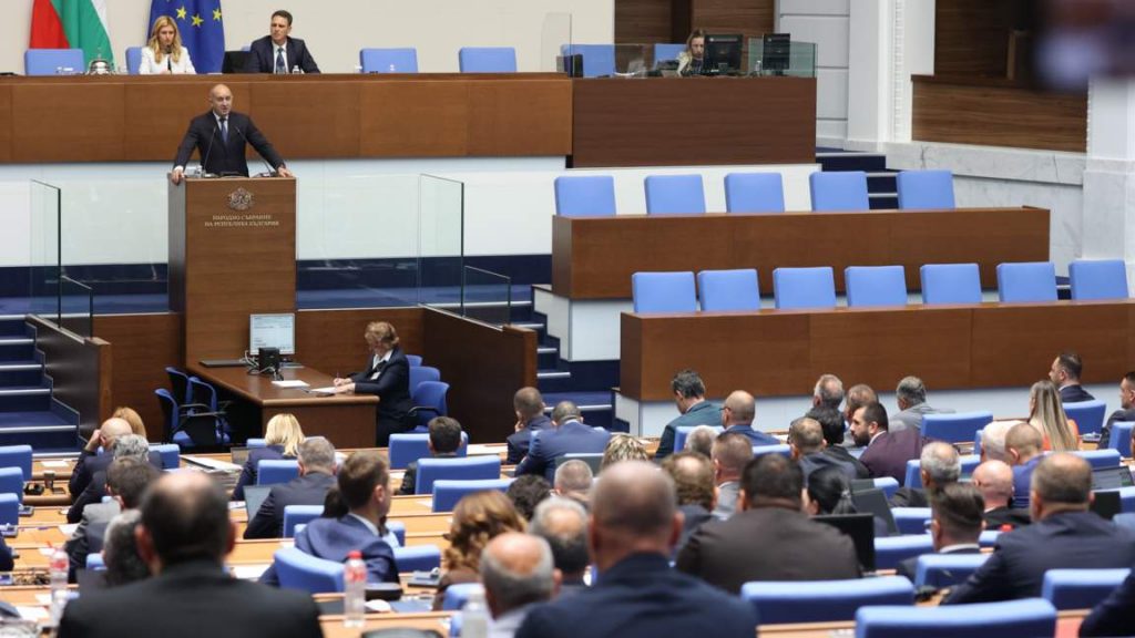 Парламентът разреши разполагането на осем американски самолета в авиобаза „Безмер“