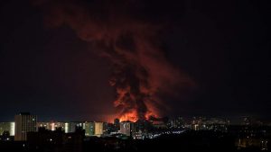 Най-малко 17 загинаха при масиран руски удар по Киев, директор на руски завод за дронове е ранен при атентат