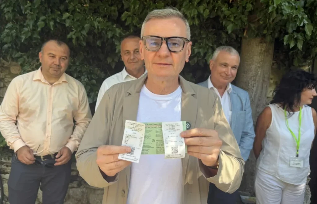 Край на двата билета за „Двореца“ и Ботаническата градина в Балчик от следващото лято, обеща министър Милошев