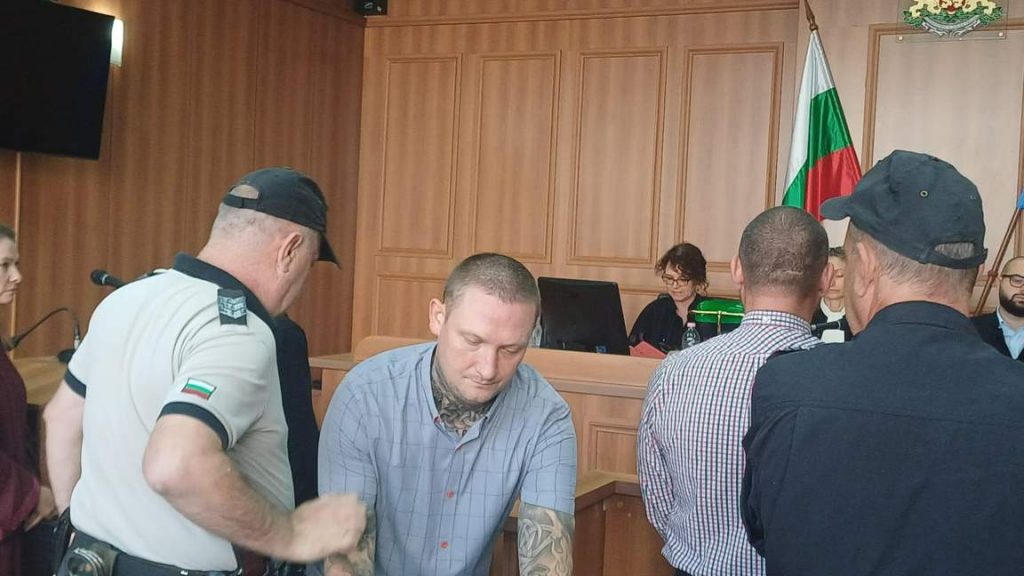 Лидерът на „Кръв и чест“ остава в ареста, 800 € гаранция за 18-годишния Теодор