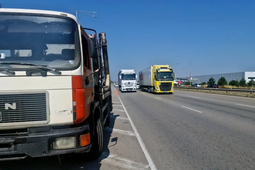 Oграничават движението на тирове по АМ „Тракия“ и „Струма“ и през Кресненското дефиле
