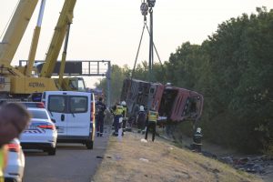 Унгарската полиция задържа шофьора на катастрофиралия автобус, в него пътували 59 души