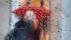Облачно и дъждовно време с по-ниски температури в страната
