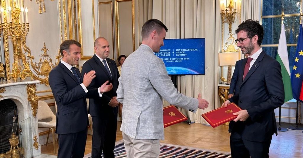 „ЕндуроСат“ и „Арианспейс“ подписаха стратегически меморандум в Елисейския дворец