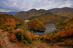 Топъл или дъждовен октомври? Ето какво показват прогнозите