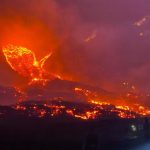 Летището в Катания остава затворено заради вулкана Етна