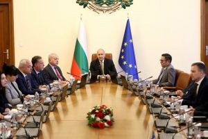 Кабинетът предлага почти пълна забрана на рекламата на хазарт