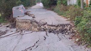 След пропадането на път в „Аспарухово“: ВиК съобщи за несъгласуван проект на съседния строеж