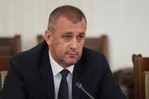 Министър Георги Пеев: Няма планове за закриване на клонове на „Български пощи“