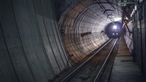 Два инцидента в софийското метро днес: Откриха пребит мъж в кома на станция „Жолио Кюри“, скочил на релсите на „Ал. Малинов“ забави движението