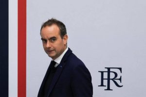 Франция въвежда частичен полицейски час в Париж и забрана за протести след масовите безредици