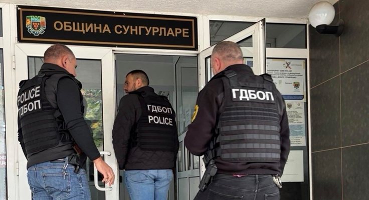 Има задържани при акцията на ГДБОП и ДАНС в Община Сунгурларе и Бургас
