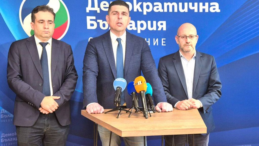 „Демократична България“ настоява за оставките на Михаела Доцова и началника на НСО, Радан Кънев обвини управляващите в ескалация