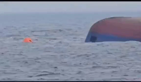 Български моряци са участвали в спасяването на екипажа на поразения край Констанца кораб