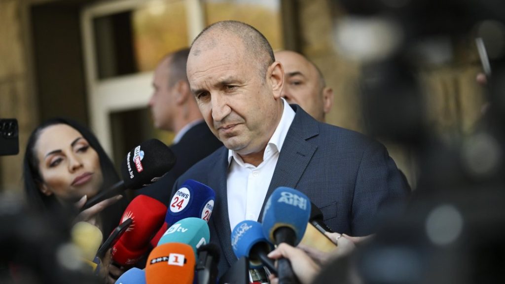Румен Радев: Няма да приема оставката на началника на НСО преди края на проверката