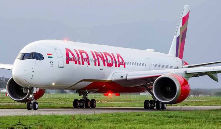 Самолет на Air India с 306 пътници кацна извънредно след сигнал за отвличане