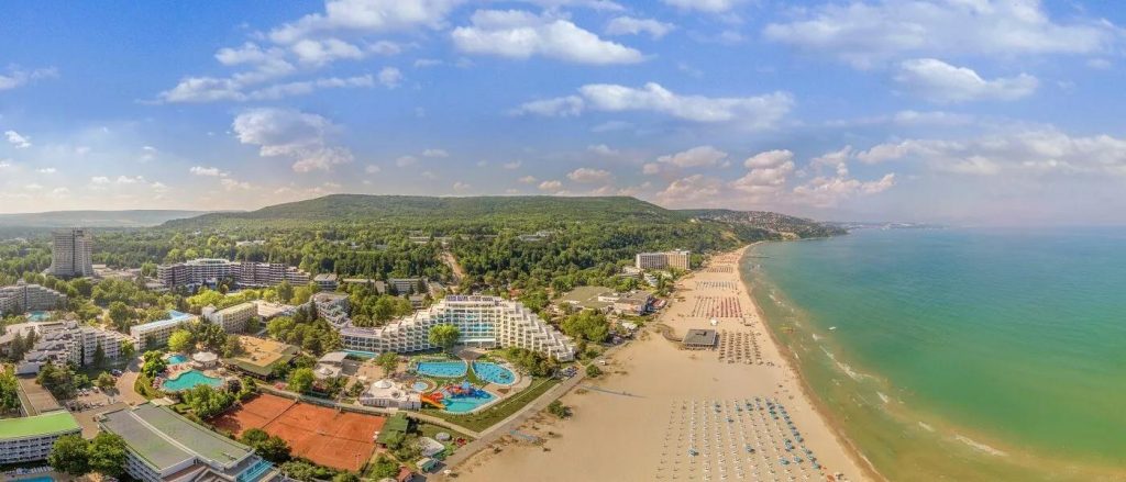 Войната навлиза в Черно море: Под заплаха ли е туристическият сезон през 2027 г.?